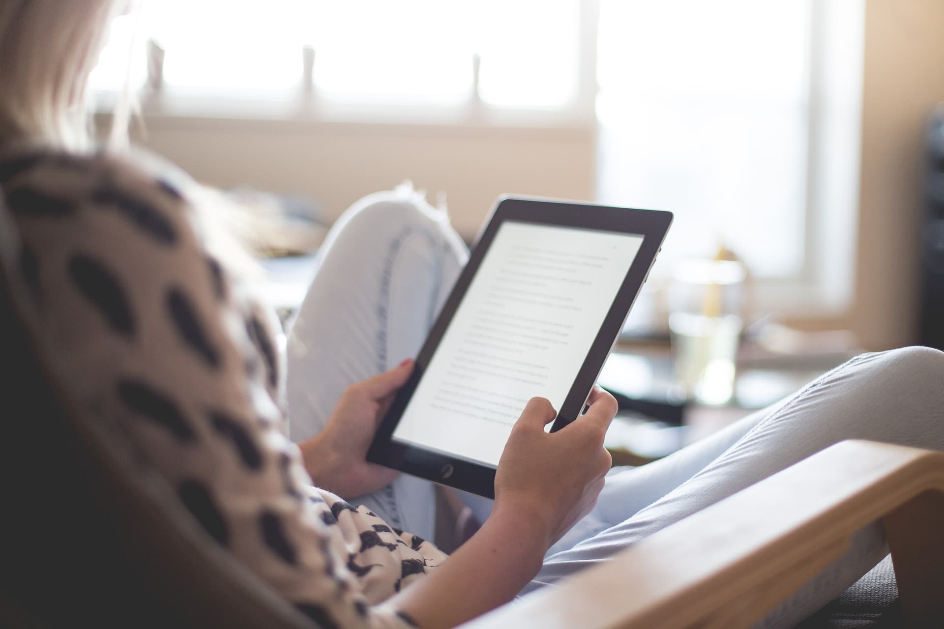 Entspannt am Tablet lesen